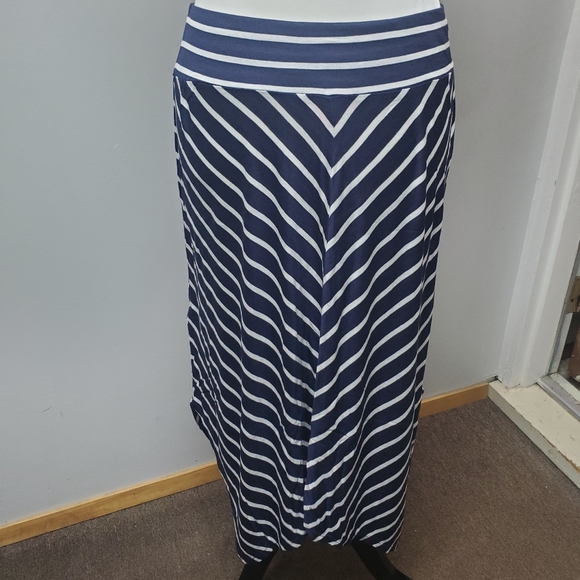 💥3 for $15💥 Joe fresh handkerchief skirt super soft! - Picture 5 of 8